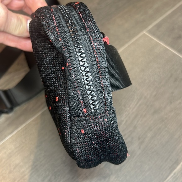 ZYIA Active Black Speckled Crossbody Bag - Picture 6 of 11